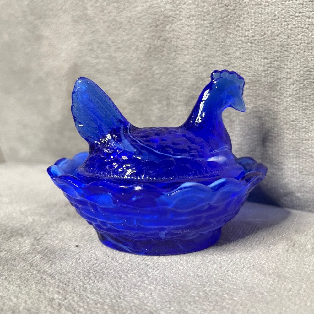 Boyd glass signature series cobalt marble hen salt cellar 2 inch